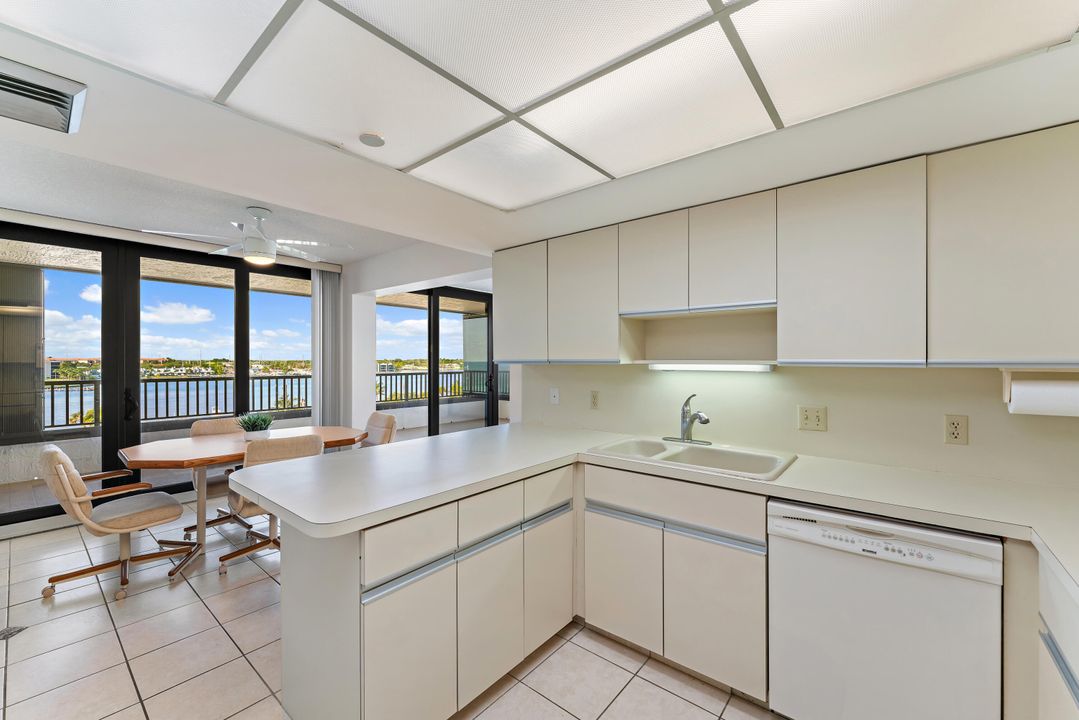 For Sale: $2,399,950 (3 beds, 2 baths, 2554 Square Feet)