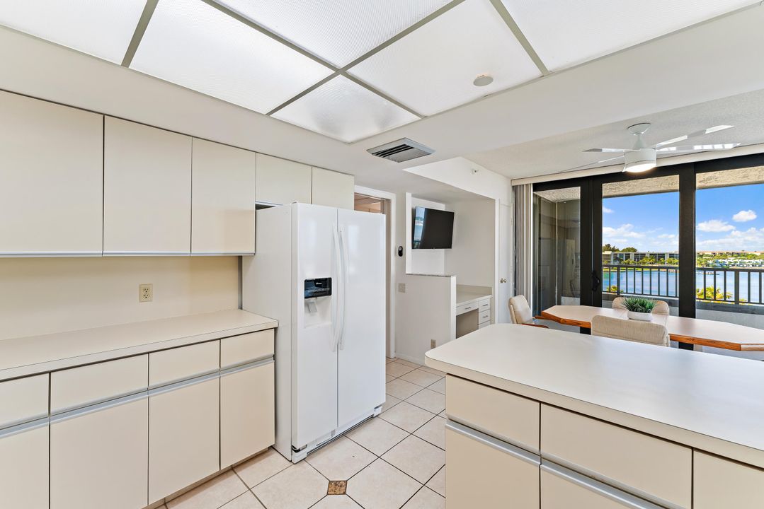 For Sale: $2,399,950 (3 beds, 2 baths, 2554 Square Feet)