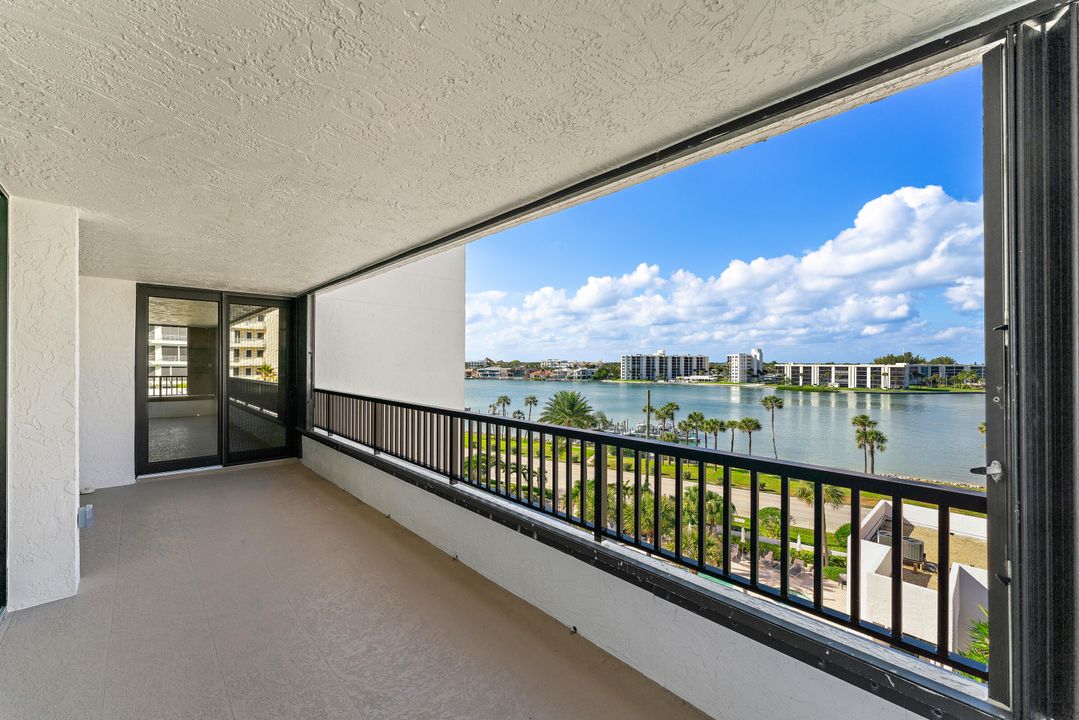 For Sale: $2,399,950 (3 beds, 2 baths, 2554 Square Feet)