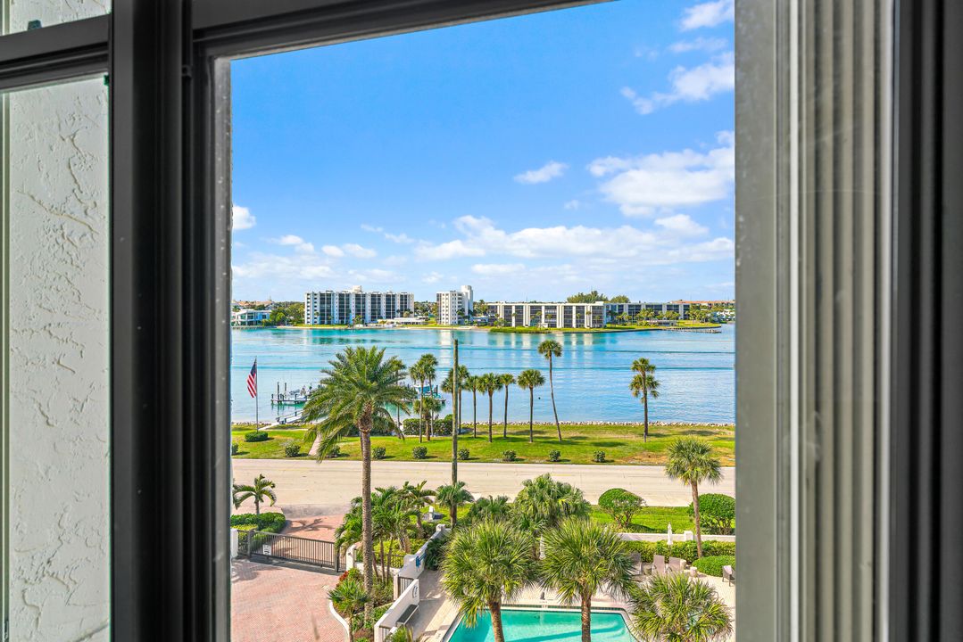 For Sale: $2,399,950 (3 beds, 2 baths, 2554 Square Feet)