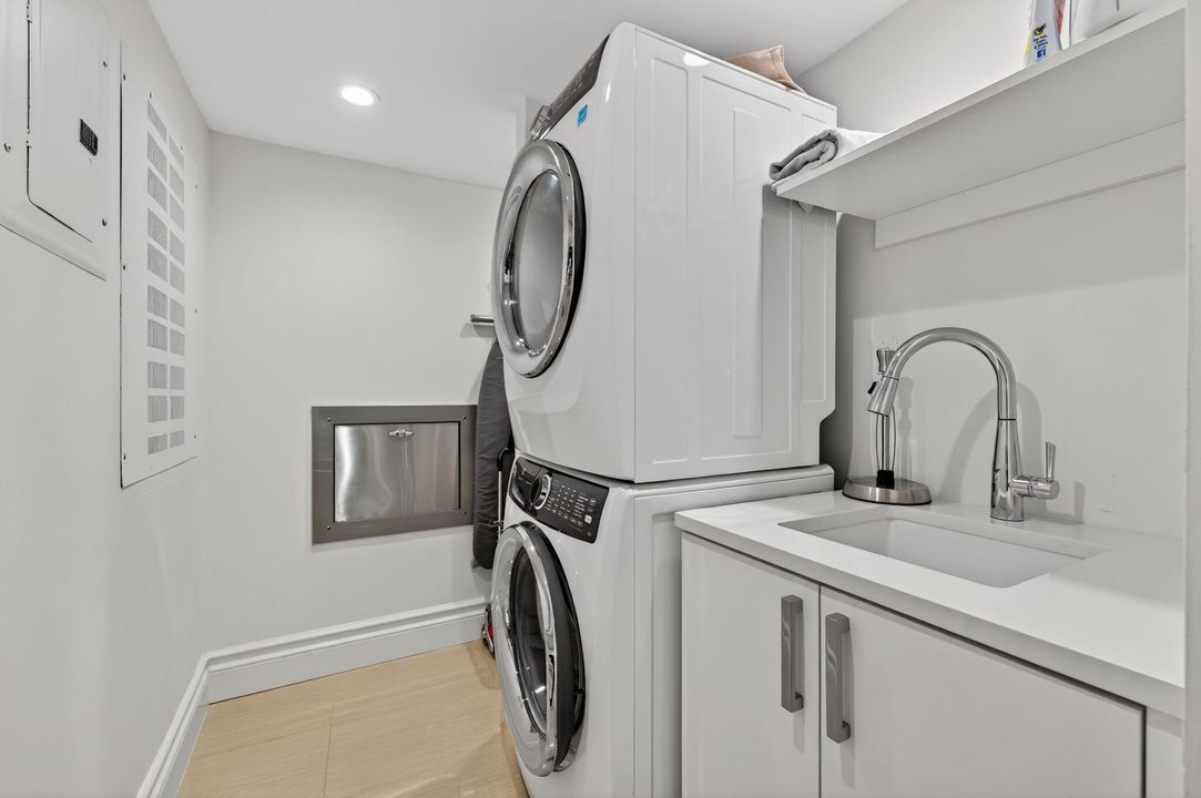 For Sale: $3,750,000 (3 beds, 3 baths, 2792 Square Feet)