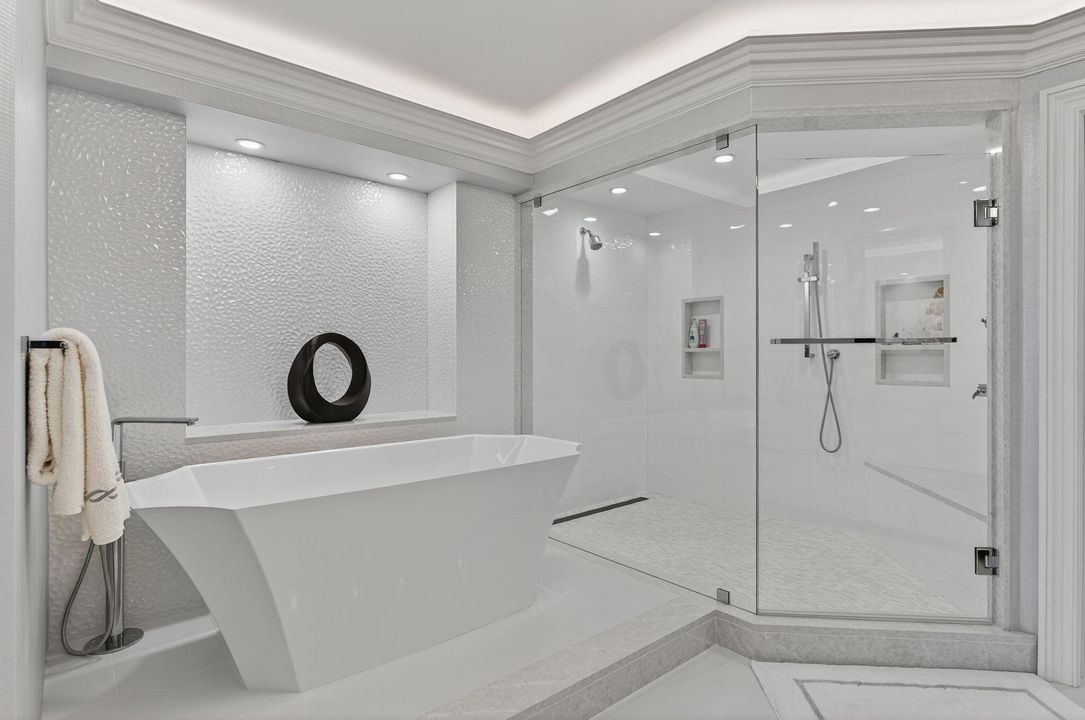 For Sale: $3,750,000 (3 beds, 3 baths, 2792 Square Feet)