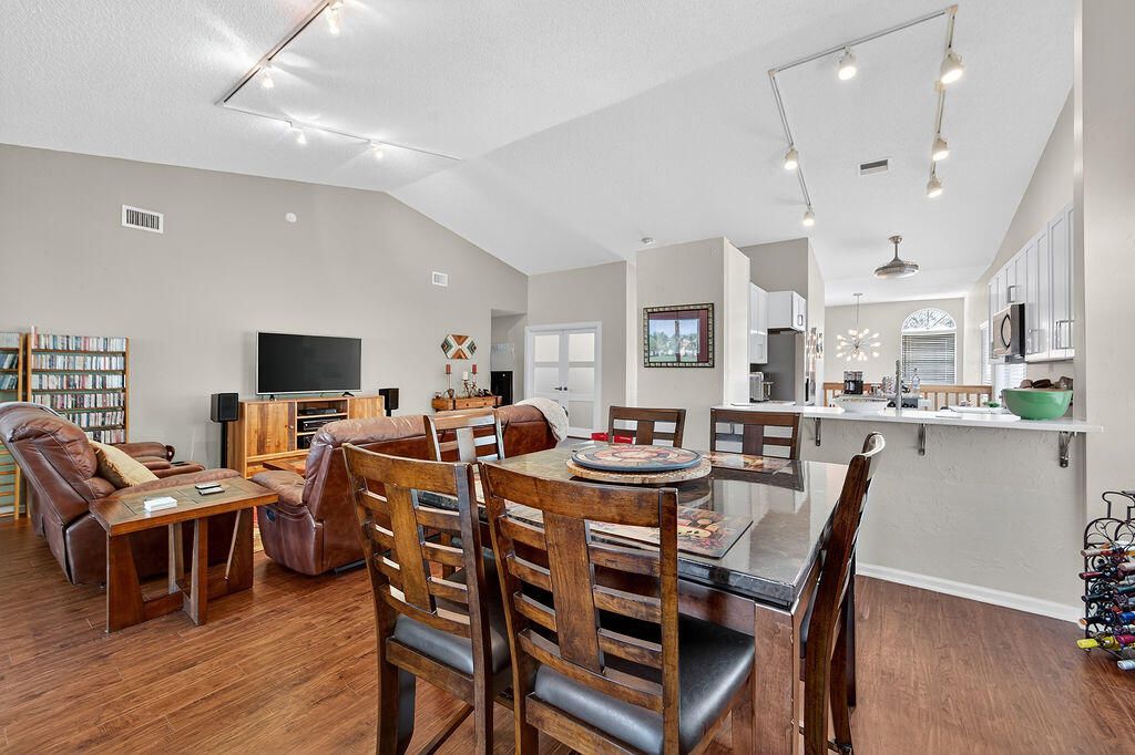 For Rent: $3,700 (2 beds, 2 baths, 1822 Square Feet)