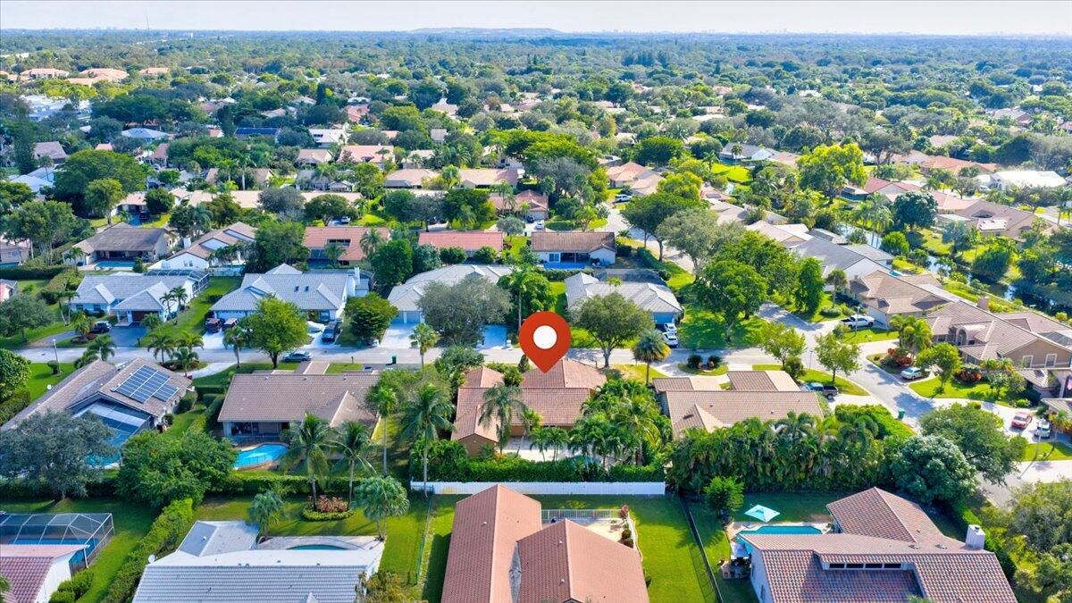 合同活跃: $775,000 (4 贝兹, 2 浴室, 2058 平方英尺)