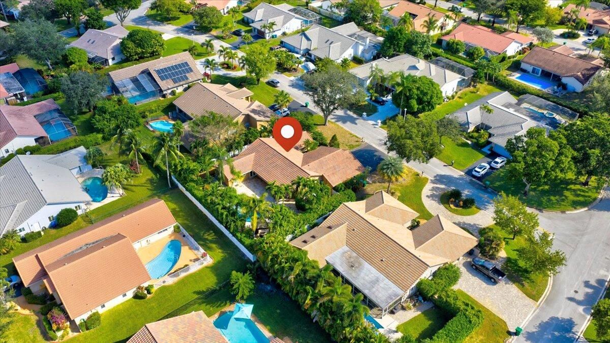 合同活跃: $775,000 (4 贝兹, 2 浴室, 2058 平方英尺)