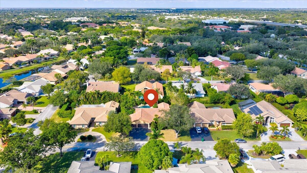 合同活跃: $775,000 (4 贝兹, 2 浴室, 2058 平方英尺)