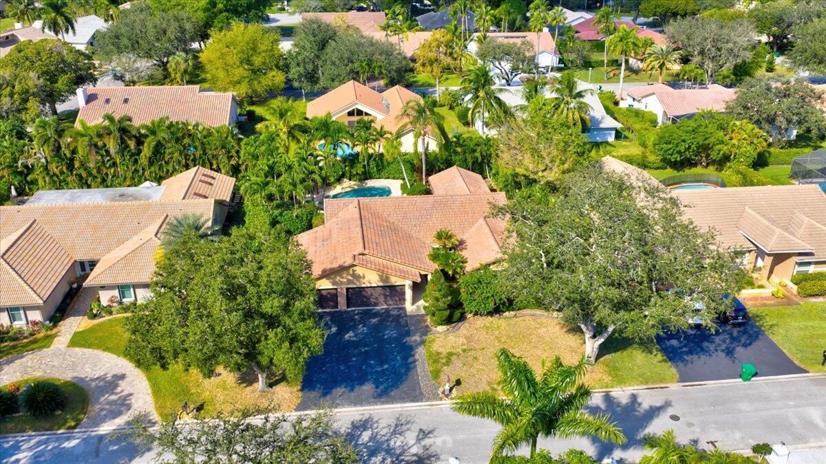 合同活跃: $775,000 (4 贝兹, 2 浴室, 2058 平方英尺)