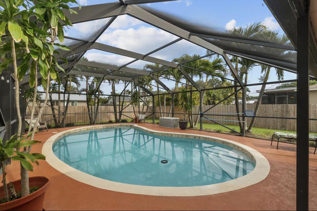 出租: $8,500 (2 贝兹, 2 浴室, 1040 平方英尺)