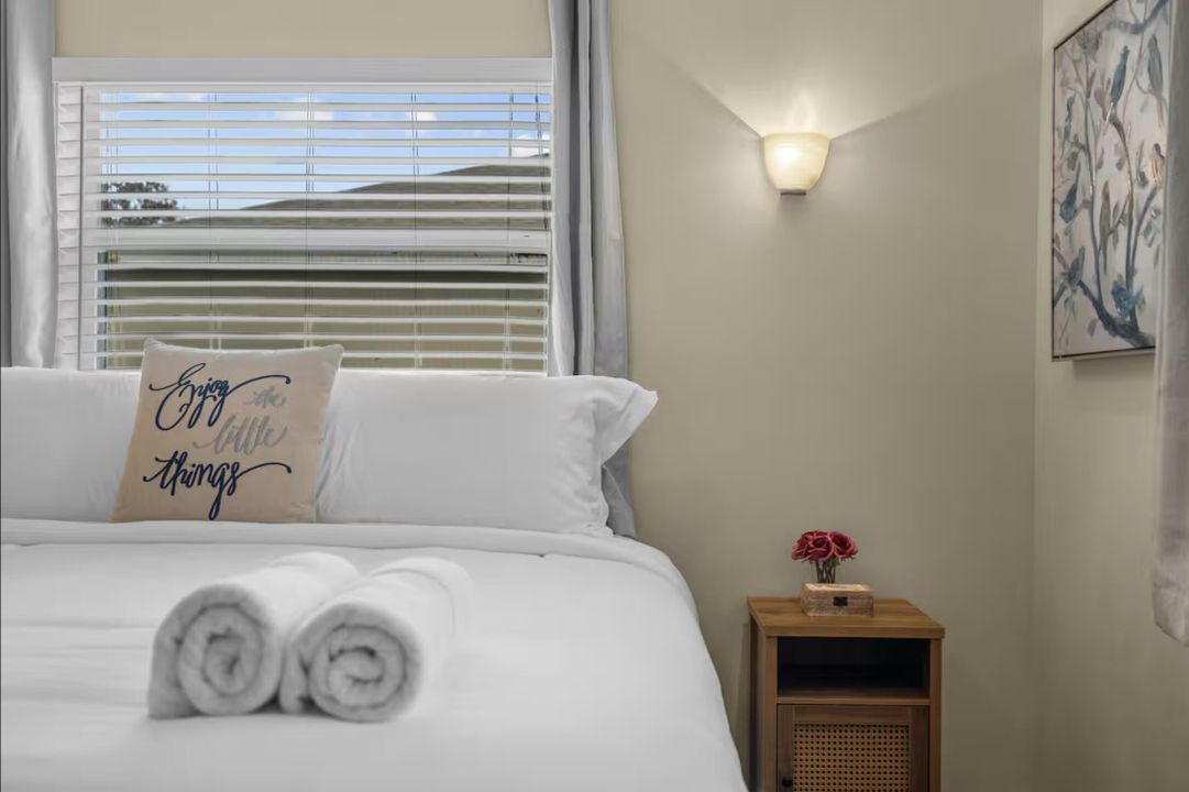 出租: $8,500 (2 贝兹, 2 浴室, 1040 平方英尺)