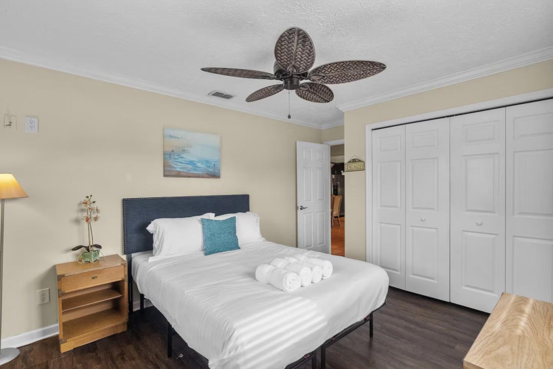 出租: $8,500 (2 贝兹, 2 浴室, 1040 平方英尺)