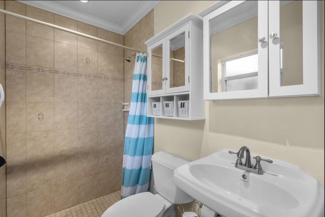 出租: $8,500 (2 贝兹, 2 浴室, 1040 平方英尺)