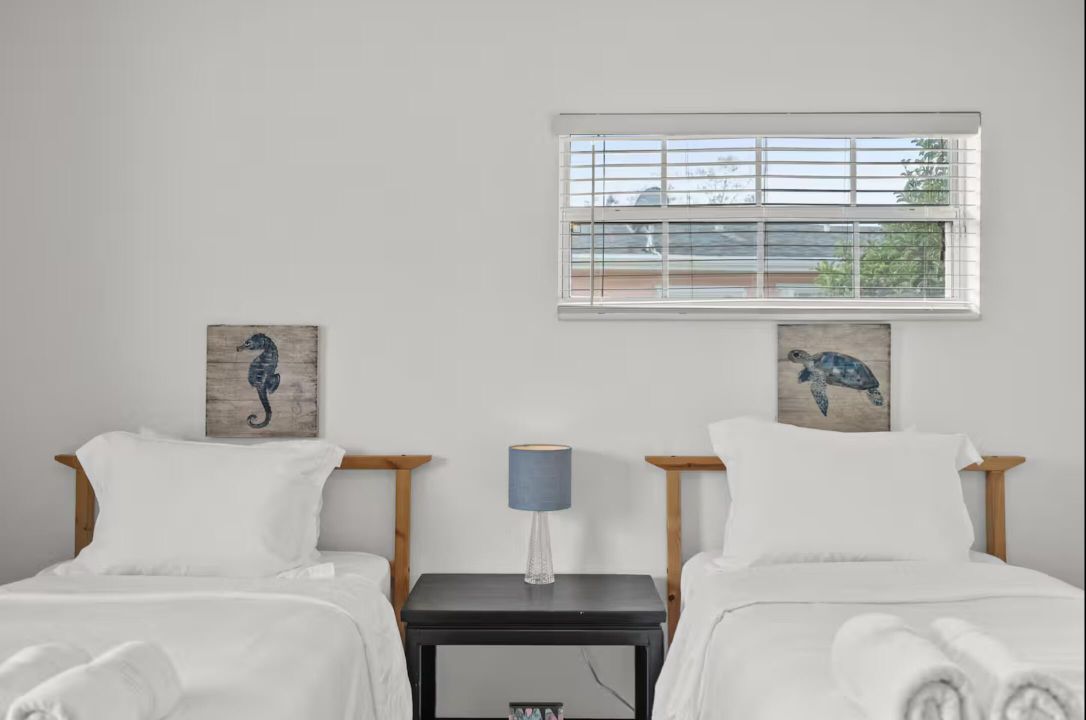 出租: $10,500 (3 贝兹, 2 浴室, 1908 平方英尺)