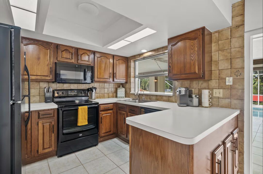 出租: $10,500 (3 贝兹, 2 浴室, 1908 平方英尺)