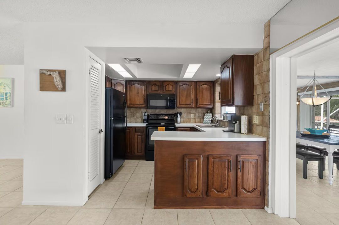 出租: $10,500 (3 贝兹, 2 浴室, 1908 平方英尺)