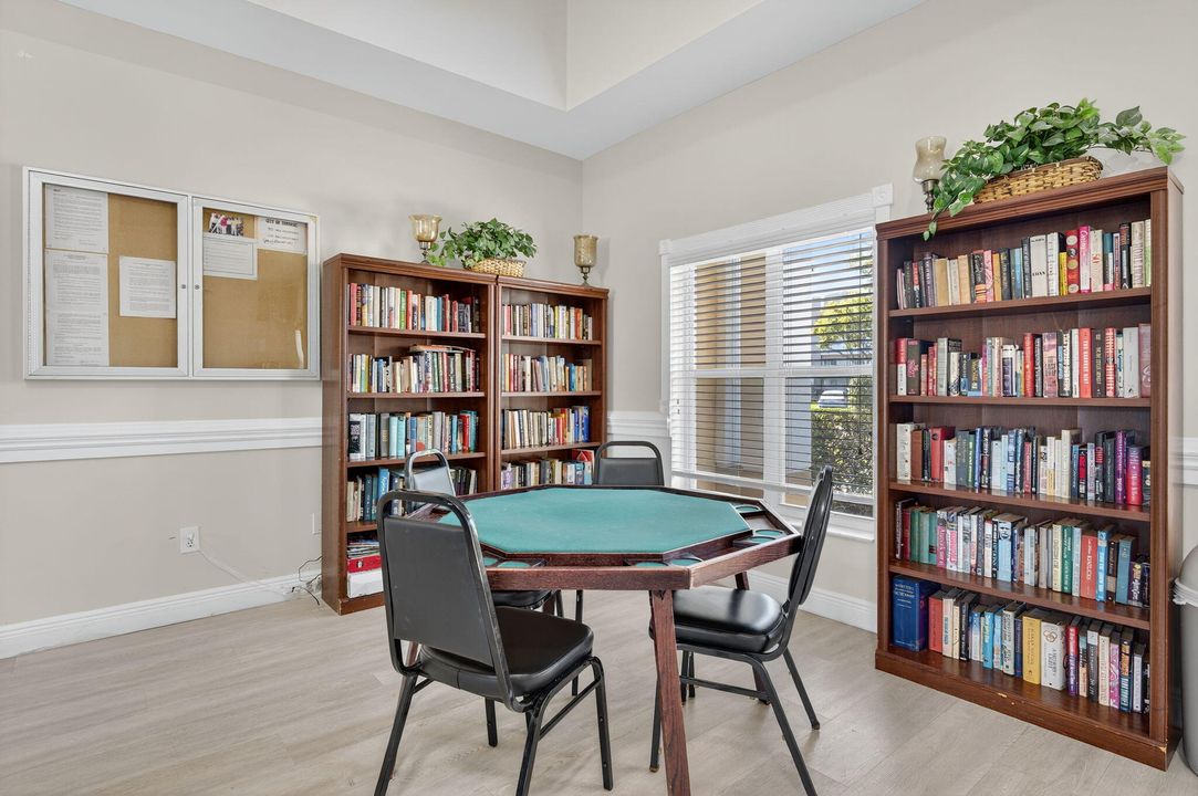 待售: $159,900 (2 贝兹, 2 浴室, 1215 平方英尺)