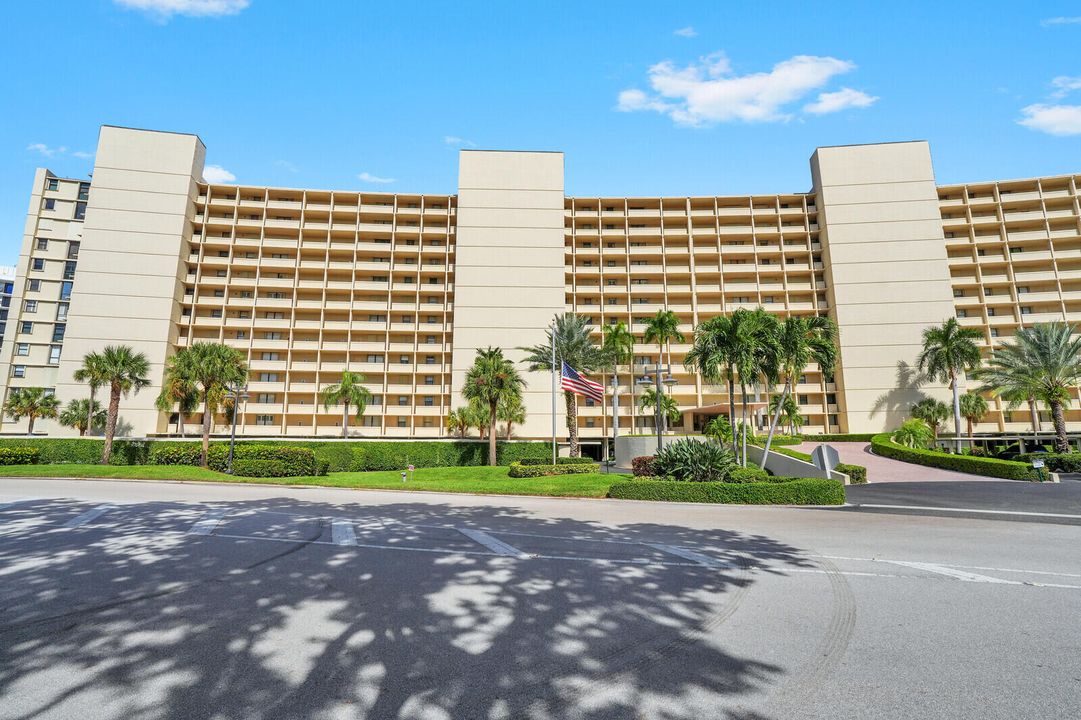 待售: $384,000 (1 贝兹, 1 浴室, 996 平方英尺)