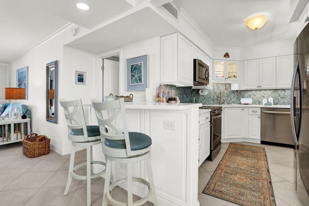 待售: $384,000 (1 贝兹, 1 浴室, 996 平方英尺)