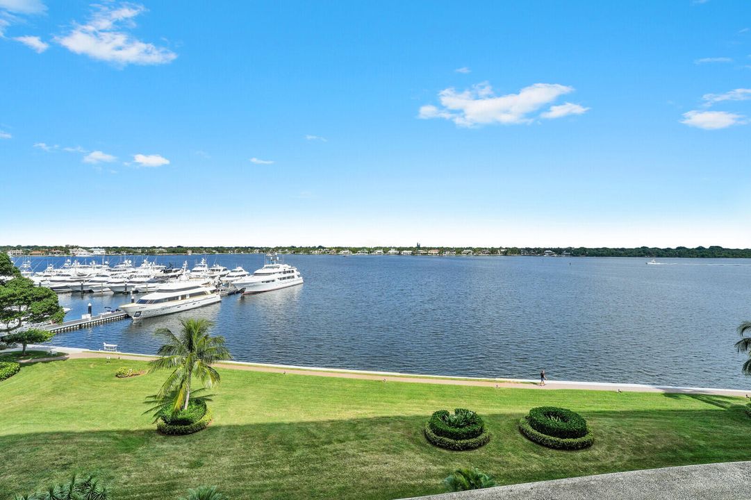 待售: $384,000 (1 贝兹, 1 浴室, 996 平方英尺)