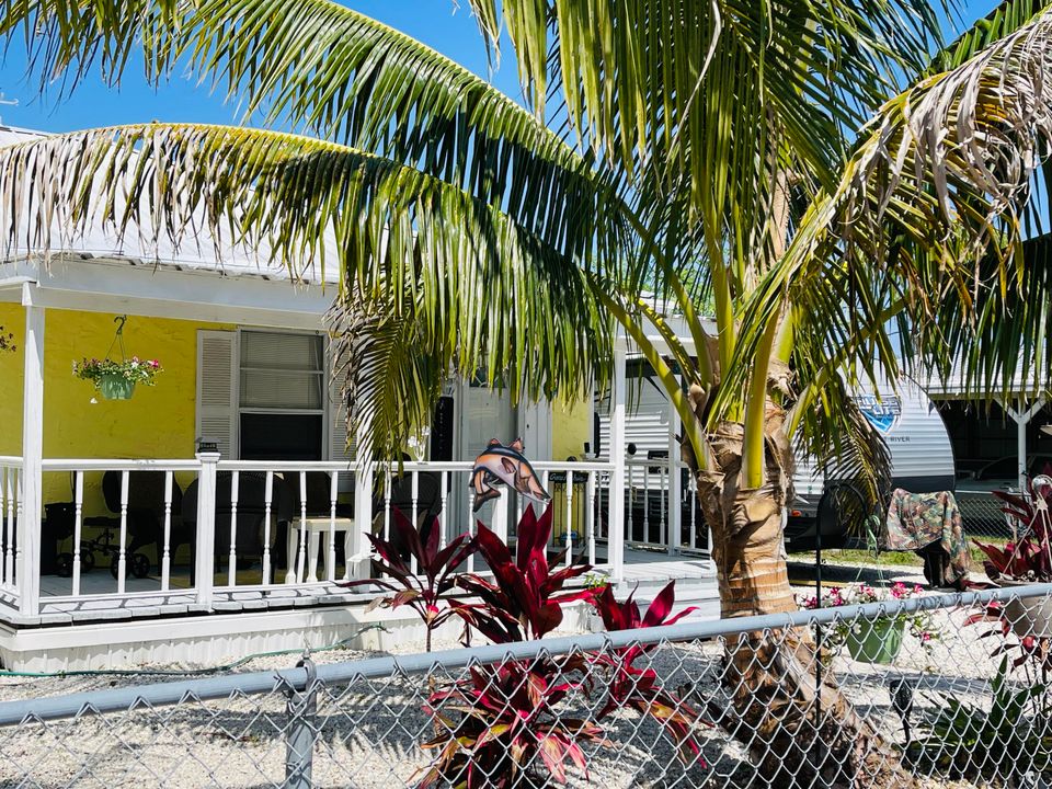 For Sale: $279,900 (2 beds, 2 baths, 1577 Square Feet)