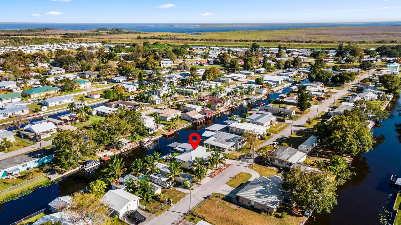 For Sale: $279,900 (2 beds, 2 baths, 1577 Square Feet)