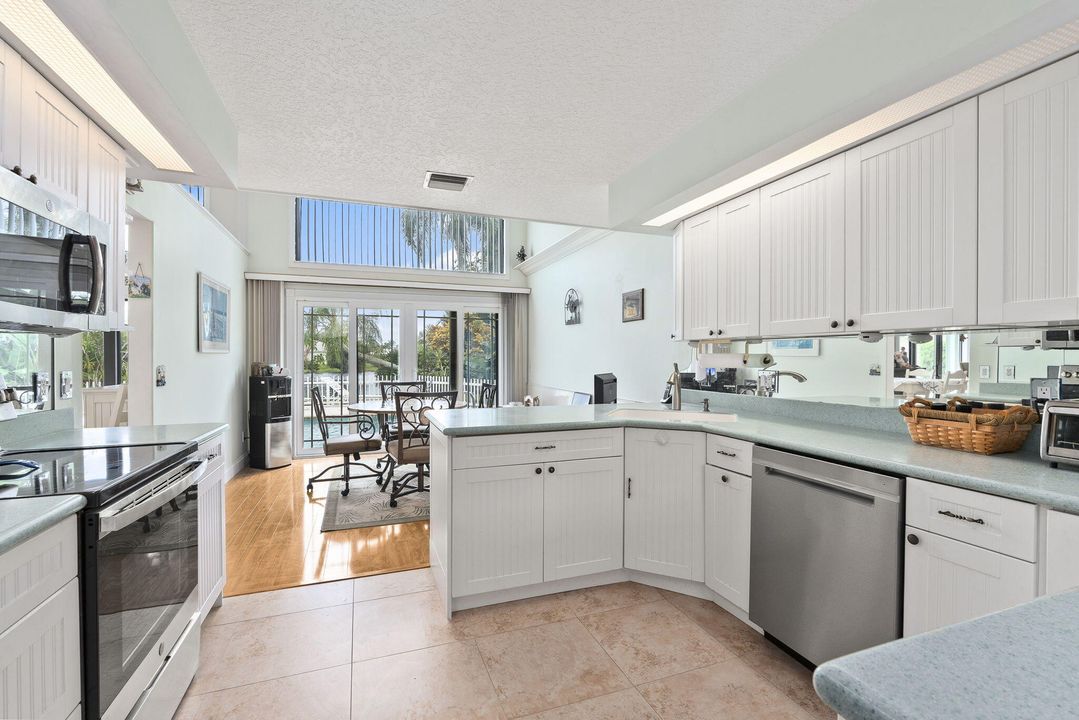 На продажу: $782,500 (4 спален, 2 ванн, 2254 Квадратных фут)