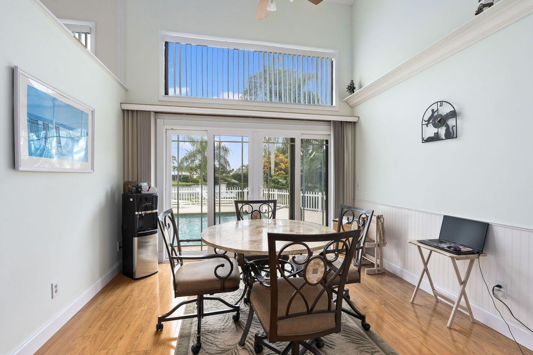 На продажу: $782,500 (4 спален, 2 ванн, 2254 Квадратных фут)