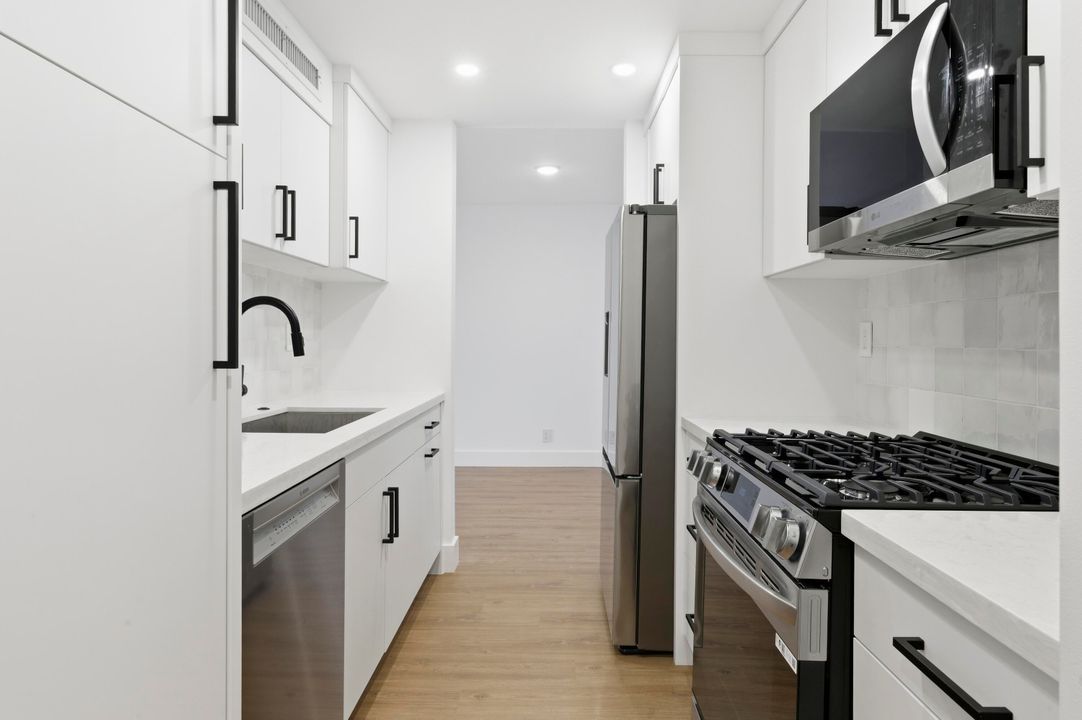 For Rent: $2,600 (1 beds, 1 baths, 673 Square Feet)