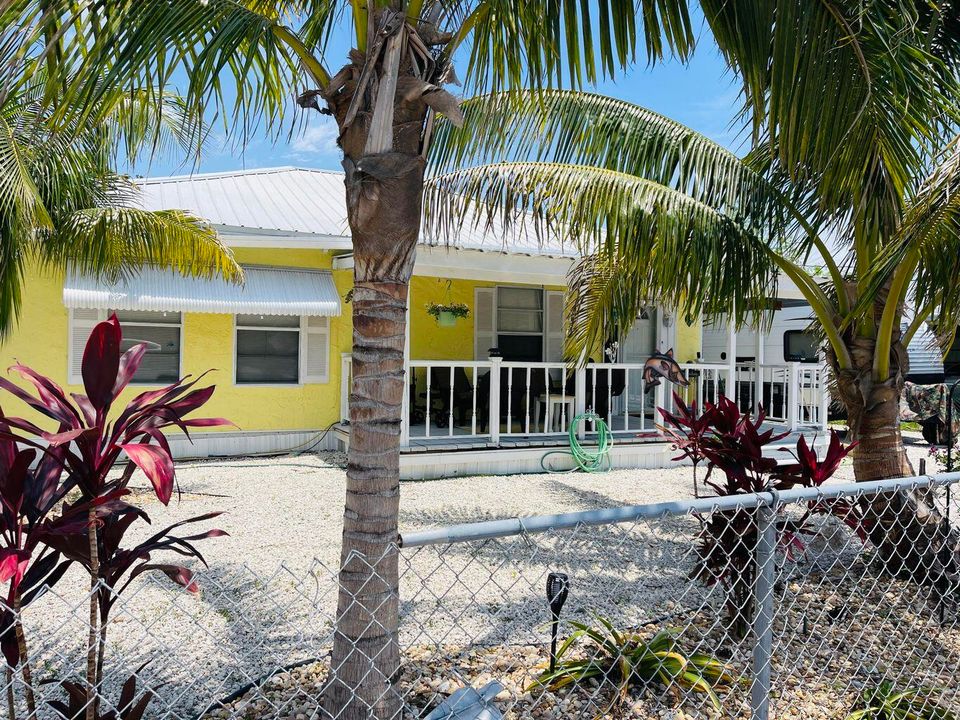 For Sale: $279,900 (2 beds, 2 baths, 1577 Square Feet)