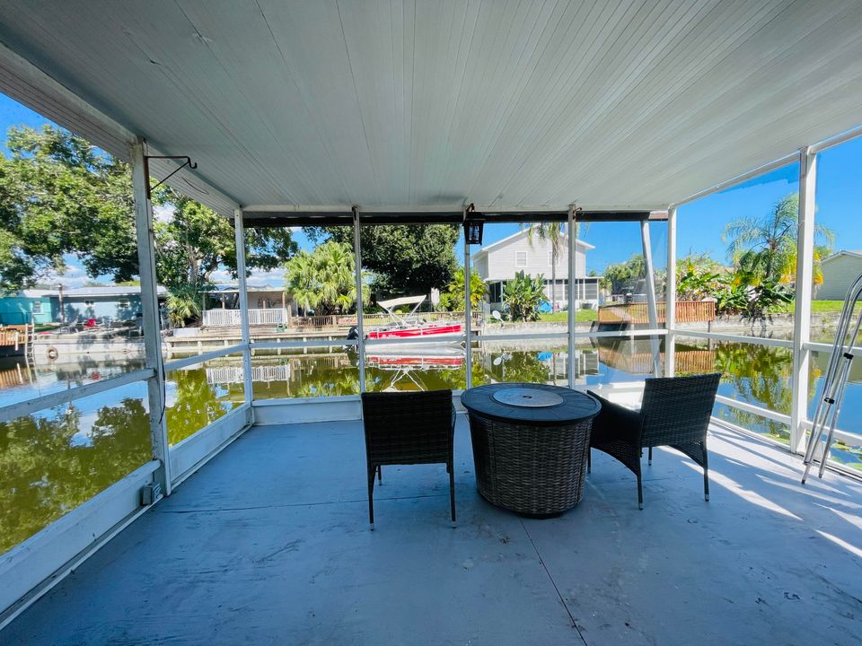 For Sale: $279,900 (2 beds, 2 baths, 1577 Square Feet)