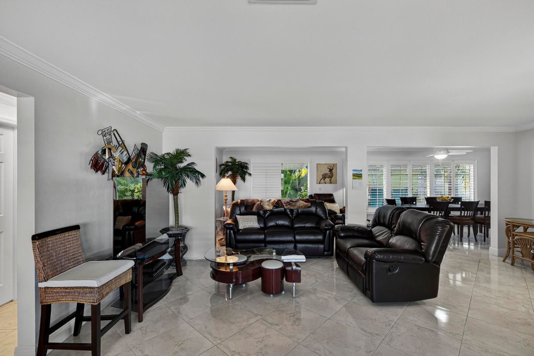 Active With Contract: $299,000 (2 beds, 1 baths, 1395 Square Feet)