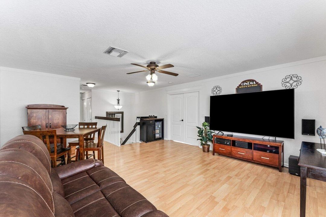 For Sale: $749,900 (4 beds, 3 baths, 3033 Square Feet)