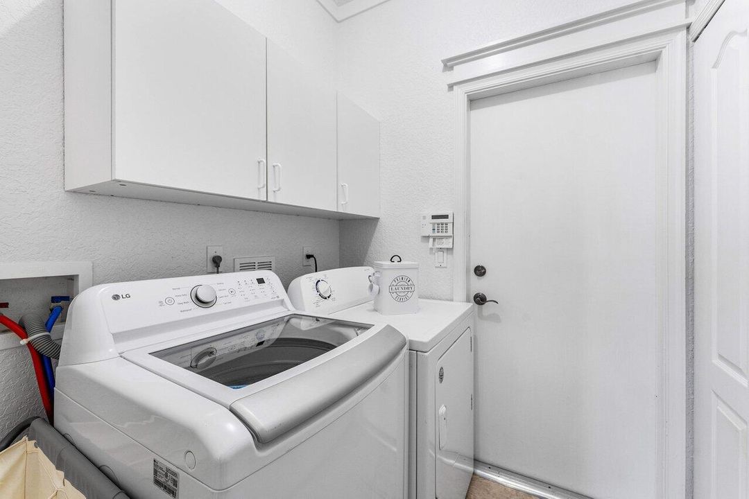 For Sale: $749,900 (4 beds, 3 baths, 3033 Square Feet)