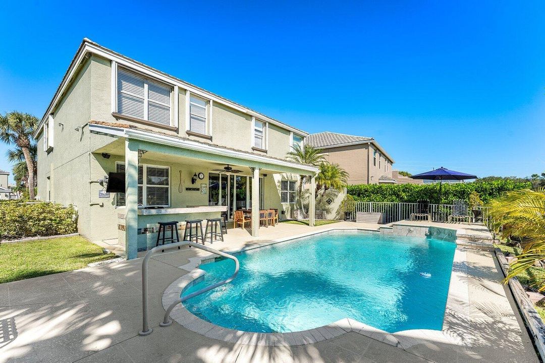 For Sale: $749,900 (4 beds, 3 baths, 3033 Square Feet)