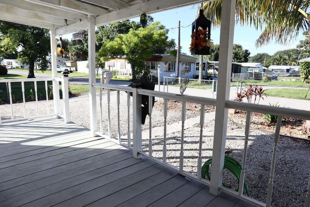 For Sale: $279,900 (2 beds, 2 baths, 1577 Square Feet)