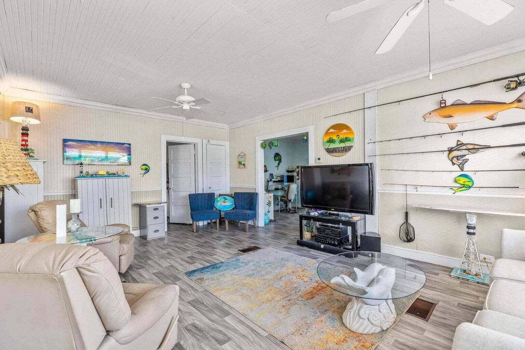 For Sale: $279,900 (2 beds, 2 baths, 1577 Square Feet)