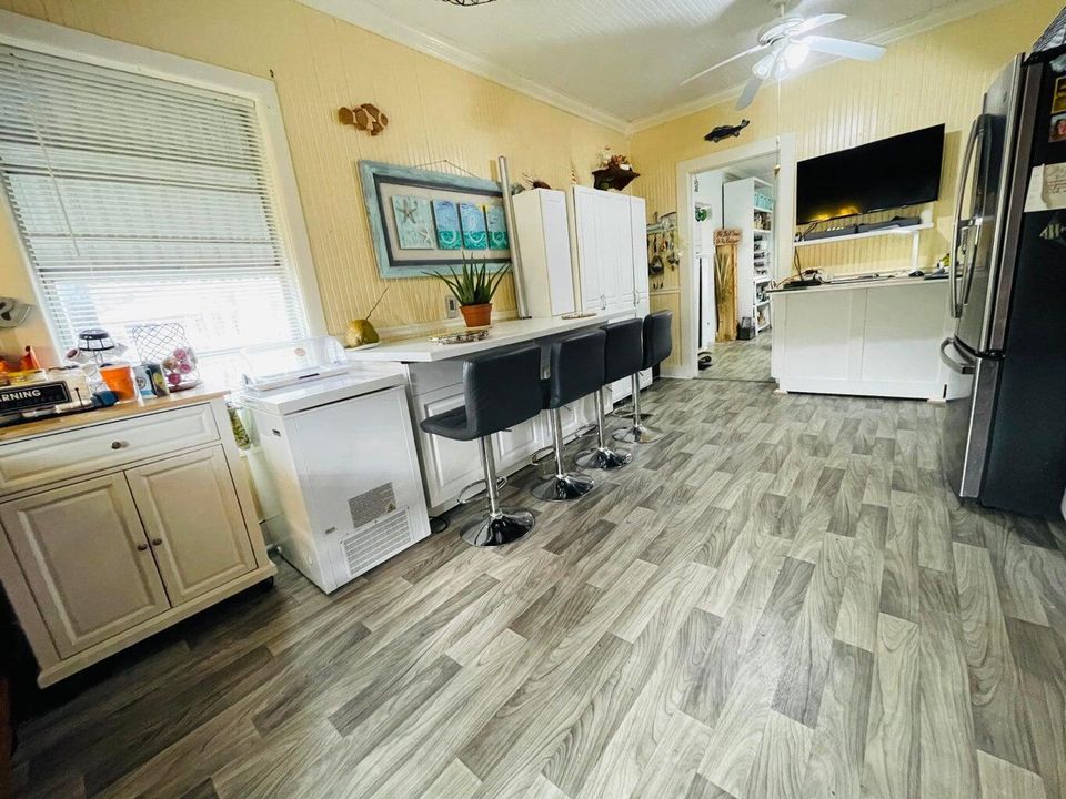 For Sale: $279,900 (2 beds, 2 baths, 1577 Square Feet)