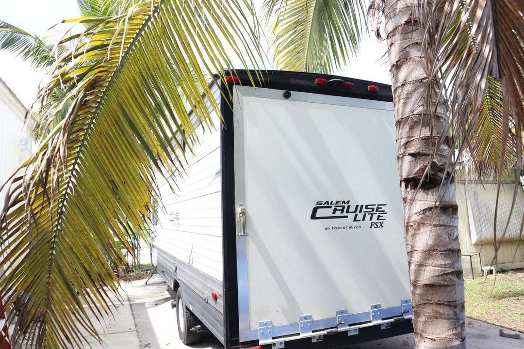 For Sale: $279,900 (2 beds, 2 baths, 1577 Square Feet)