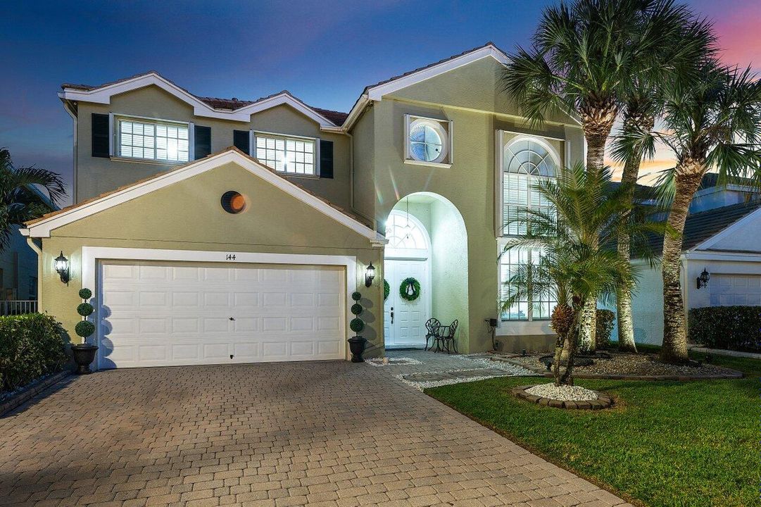 For Sale: $749,900 (4 beds, 3 baths, 3033 Square Feet)