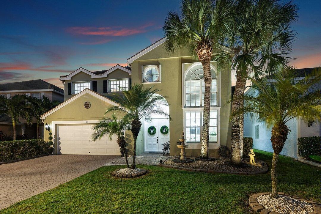 For Sale: $749,900 (4 beds, 3 baths, 3033 Square Feet)