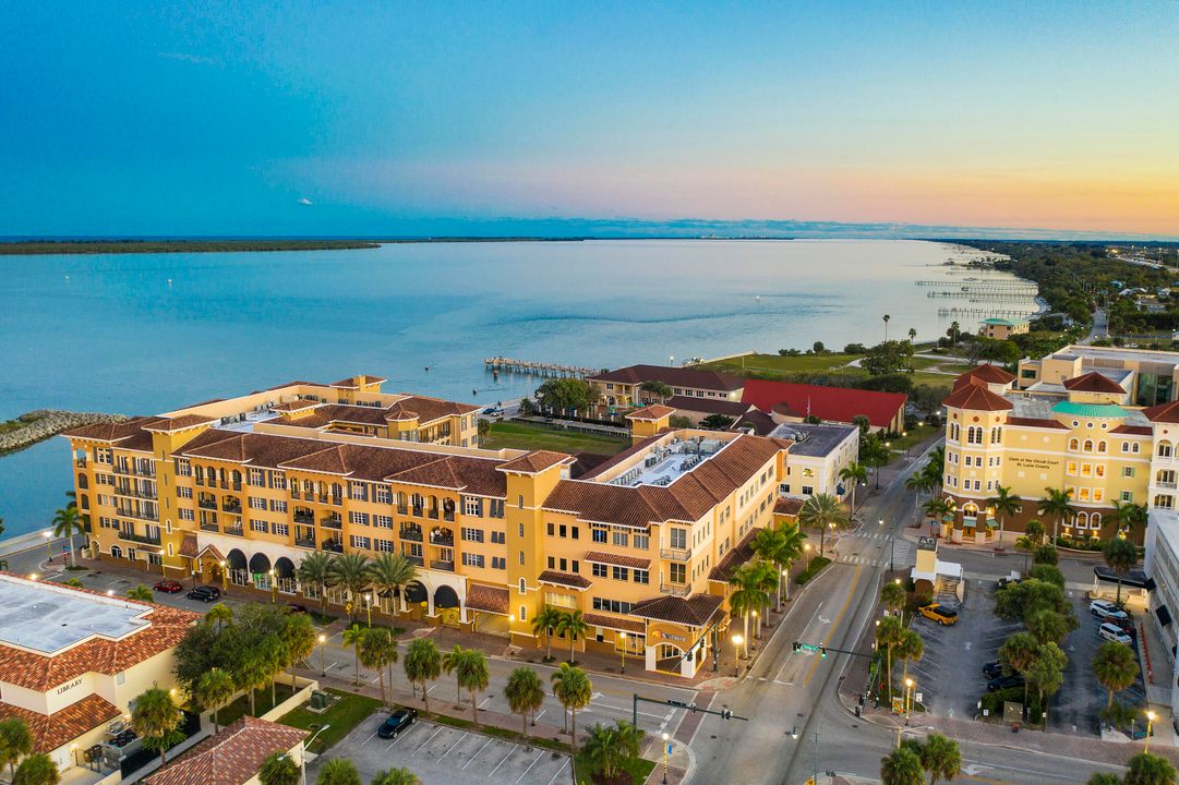 For Sale: $375,000 (1 beds, 2 baths, 1694 Square Feet)