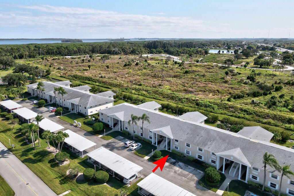 For Sale: $215,900 (2 beds, 2 baths, 1200 Square Feet)