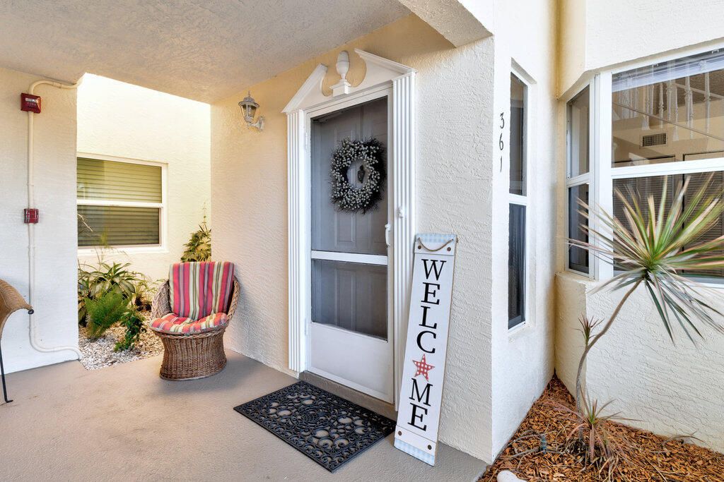 For Sale: $215,900 (2 beds, 2 baths, 1200 Square Feet)