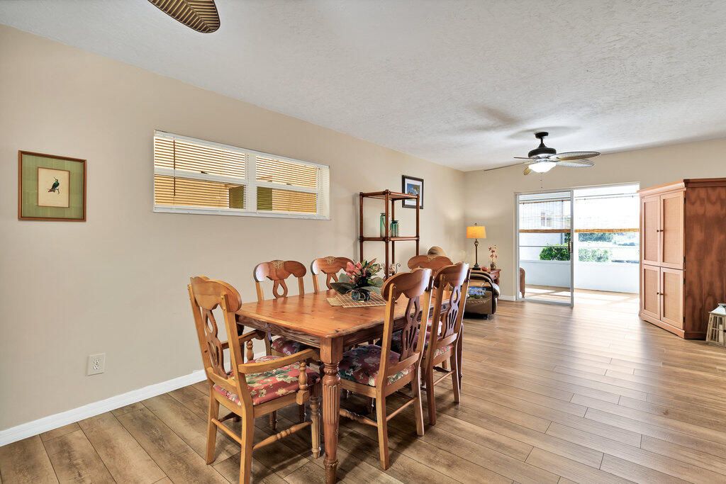 For Sale: $215,900 (2 beds, 2 baths, 1200 Square Feet)