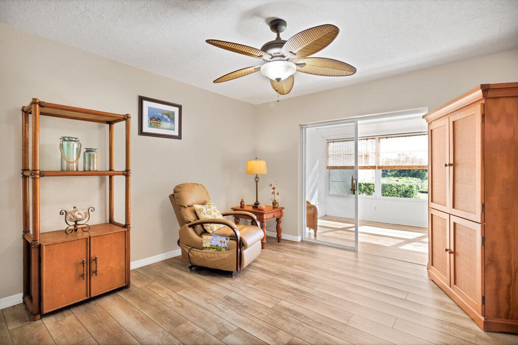 For Sale: $215,900 (2 beds, 2 baths, 1200 Square Feet)