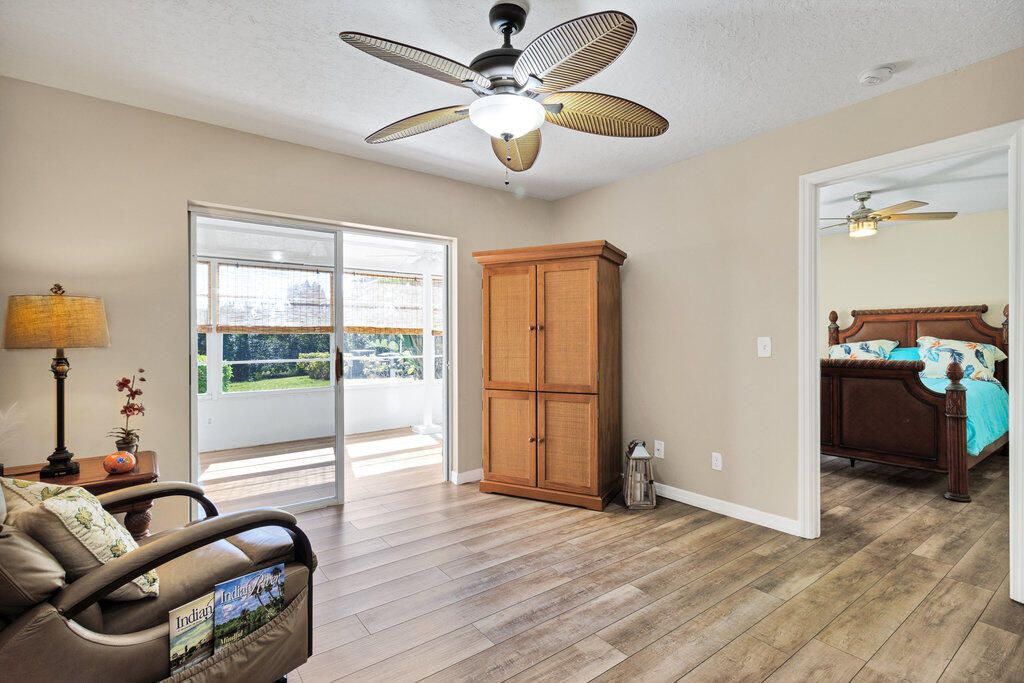 For Sale: $215,900 (2 beds, 2 baths, 1200 Square Feet)