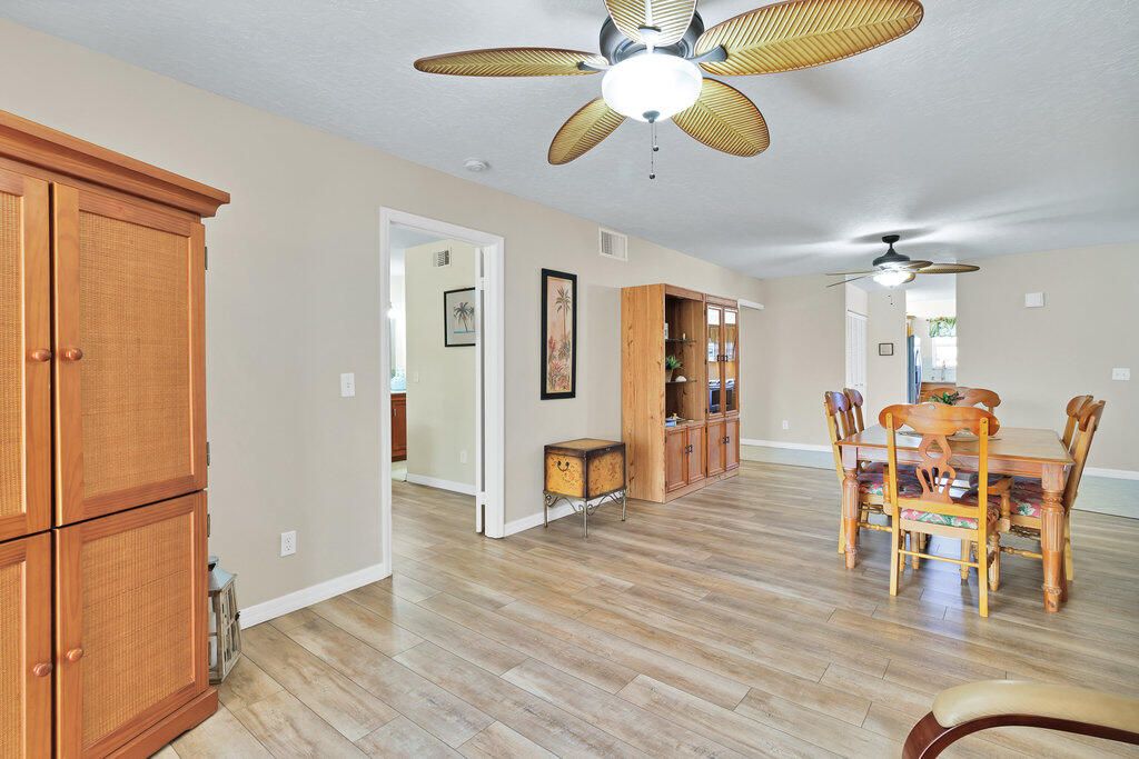 For Sale: $215,900 (2 beds, 2 baths, 1200 Square Feet)