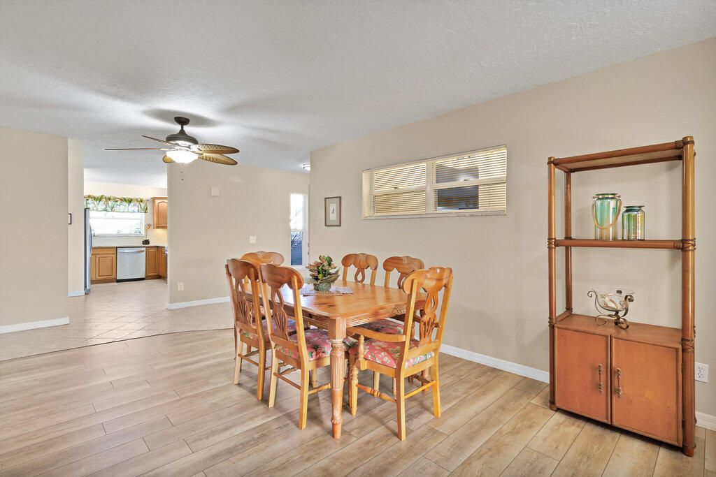 For Sale: $215,900 (2 beds, 2 baths, 1200 Square Feet)