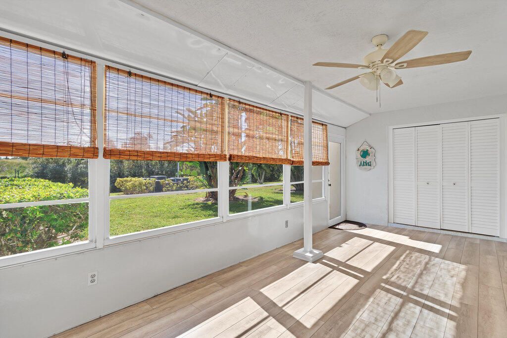 For Sale: $215,900 (2 beds, 2 baths, 1200 Square Feet)