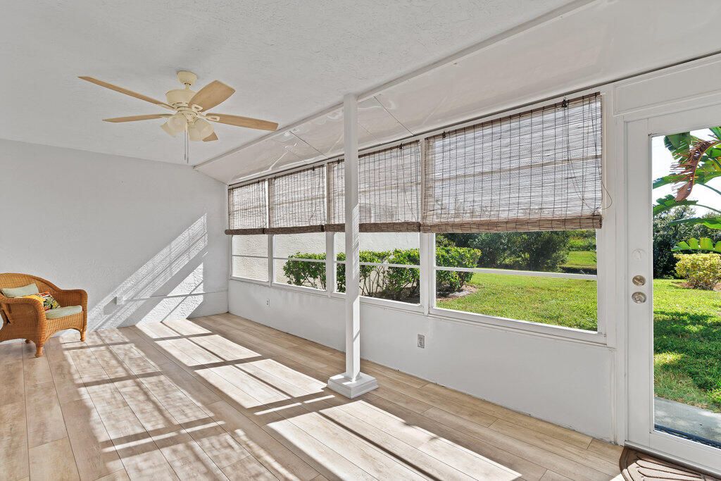 For Sale: $215,900 (2 beds, 2 baths, 1200 Square Feet)