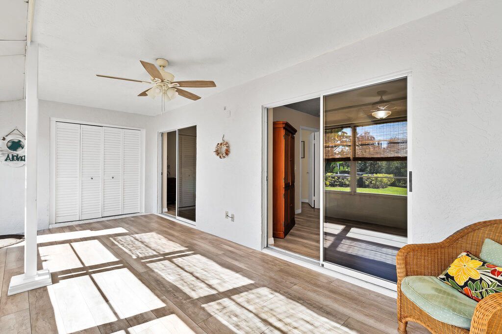 For Sale: $215,900 (2 beds, 2 baths, 1200 Square Feet)